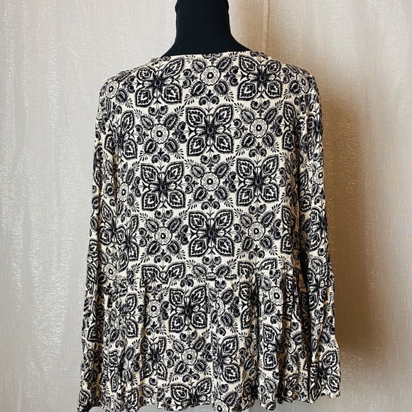 Eri + Ali Black and White Floral Blouse~M - Picture 5 of 8
